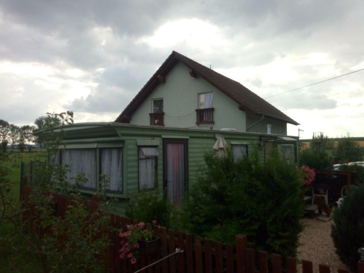Ubytovani Fanisek V Mobilnim Domku V Ceskem Raji Sobotka Exterior photo